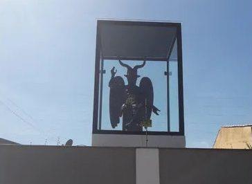 Baphomet' exposto no muro de casa em Alvorada viraliza nas redes sociais;  saiba significado de imagem religiosa, Rio Grande do Sul